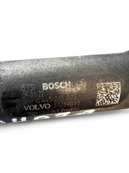 VOLVO 0445215023 31259011 Fuel Distributor / fuel rail VOLVO V70 III (BW) (2007-2016) — thumbnail 4