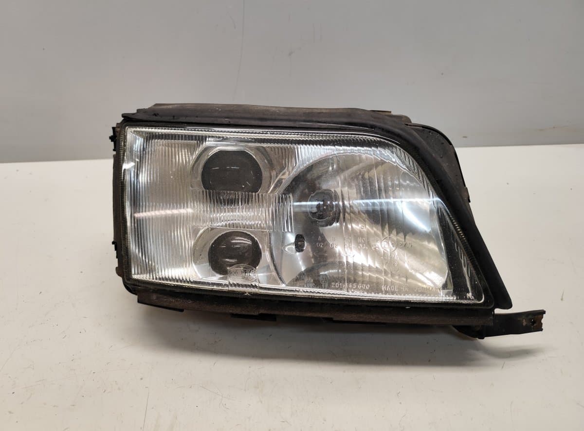 AUDI 14050602 14137600 Headlight right AUDI A6 (C4) (1994-1997)