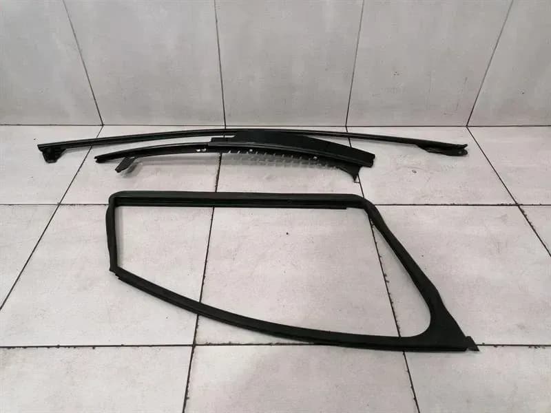 PORSCHE Porsche Panamera 971 front right door seal 971837432A door seals front right