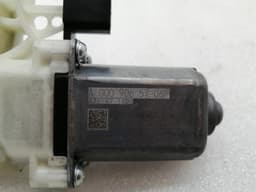 MERCEDES-BENZ Mercedes S-class W222 FRH door window engine A0009065706 power window motor — thumbnail 9