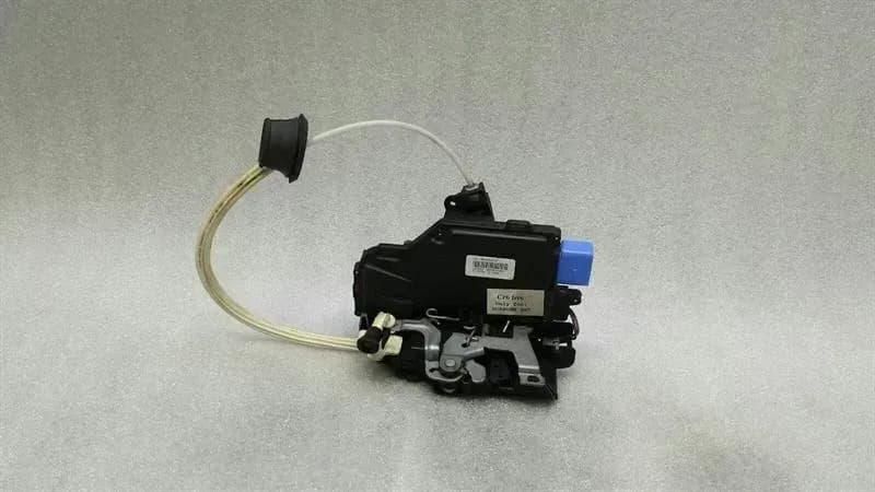 PORSCHE Porsche Boxster 987 facelift RHD right door lock 3D2837016 right hand drive.