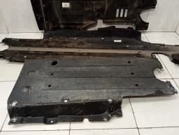PORSCHE Porsche Macan 95B Undertray set 95B863821C underbody trim set — thumbnail 7