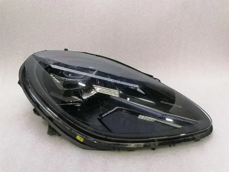 PORSCHE 2019 Porsche Macan 95B Right Headlight 95B941010AD PDLS LIFT Headlight Right