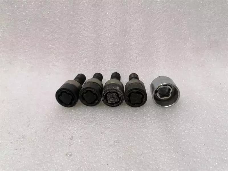 PORSCHE PORSCHE CAYMAN 718 SECRET WHEEL BOLTS SET OF 4