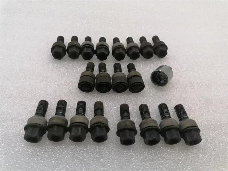 PORSCHE PORSCHE CAYMAN 718 WHT006978 WHEEL BOLTS M14X1.5X44