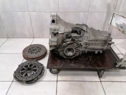 PORSCHE Porsche Boxster 986 Gearbox G8601 Transmission 5 Speed 5 SPEED — thumbnail 1