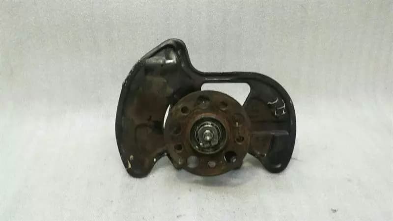 Mercedes C Class W204 FLH Hub A2043320101 Wheel Bearing Housing Front Left