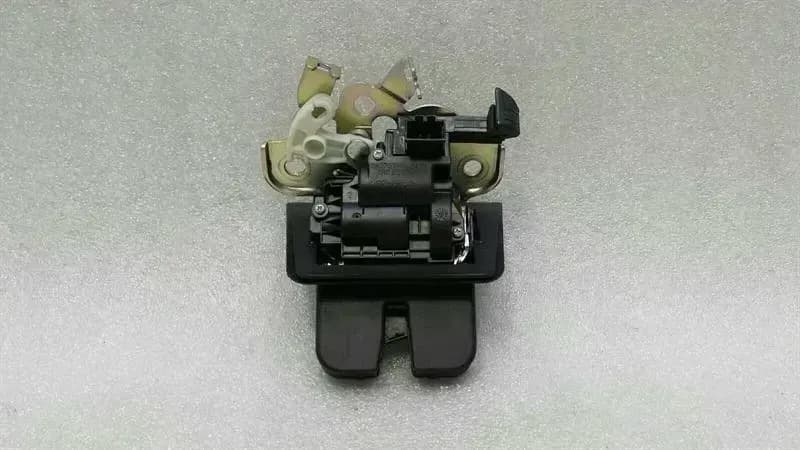 Audi RS3 8V A1 8X Q5 8R boat lock 8R0827505 tailgate lock
