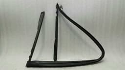 PORSCHE Porsche Boxster 986 Windshield Seal 98653707701 Windshield Rubber — thumbnail 4