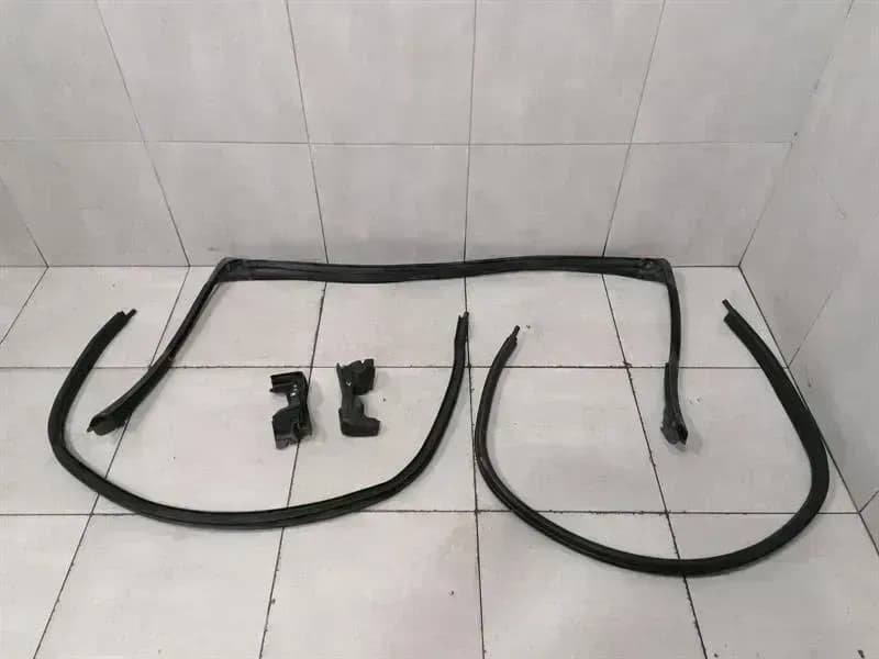 Porsche Boxster 718 Roof Soft Top Seal 98153707704 Roof Gaskets
