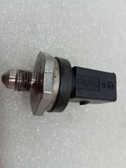 PORSCHE Porsche Cayman 718 Fuel Rail Sensor 9P1906051 Fuel Pressure Sensor — thumbnail 3