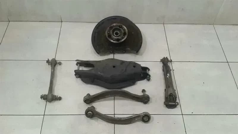 Mercedes E W212 Right Rear Hub A2123500241 Wheel Bearing Housing Rear RE Complete