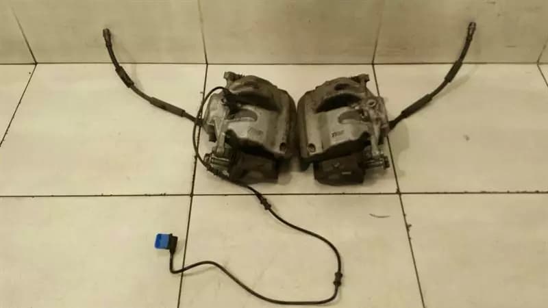 MERCEDES-BENZ Mercedes hybrid W205 front caliper A2054210381 caliper front left + right
