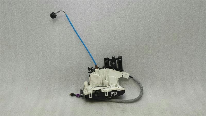 Mercedes GLA X156 front right door lock A1667200635 door lock front right
