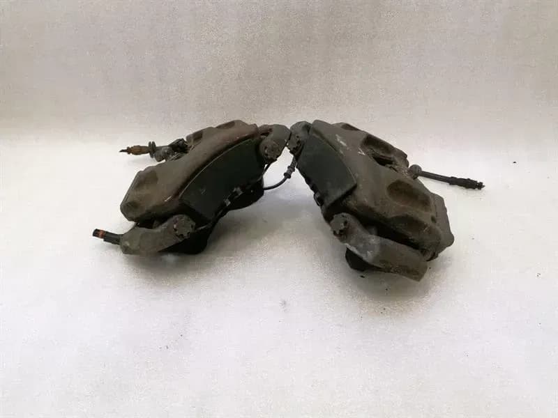 Mercedes E Class W207 front brake caliper set A2044213581 caliper front set