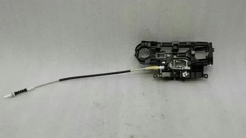 BMW BMW 5 Series F10 RRH door handle carrier 7175650 door handle carrier rear right
