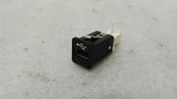 BMW BMW 5 Series F10 528i USB Input 9237656 Audio Control Unit — thumbnail 1