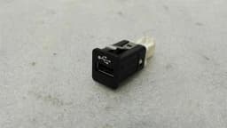 BMW BMW 5 Series F10 528i USB Input 9237656 Audio Control Unit — thumbnail 3