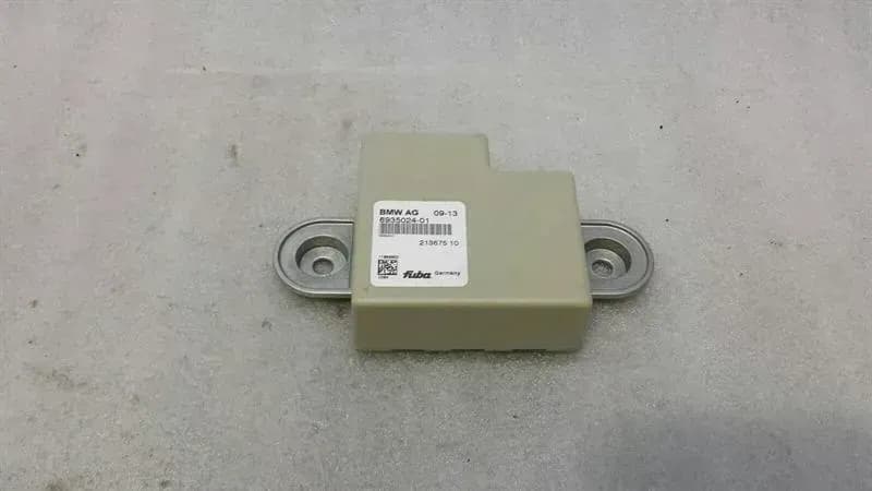 BMW 5 Series F10 528i Amplifier Antenna 6935024 Antenna Amplifier Antenna