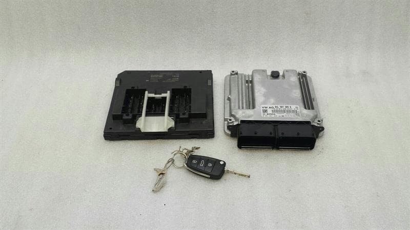 AUDI AUDI A3 8V FACELIFT Engine ECU 04L907309R Engine ECU Set 2.0 TDI CRL