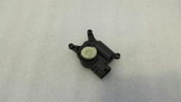 AUDI Audi A3 8V facelift Vent Flap Motor 5Q0907511K Servo Motor — thumbnail 6