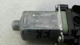 AUDI Audi A3 8V FRH door window motor 5Q0959801B window regulator motor front right — thumbnail 2