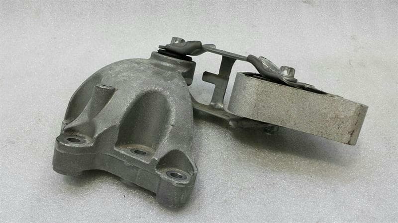MERCEDES-BENZ Mercedes GLA X156 Engine Mount A2462400809 Engine Mount Bracket