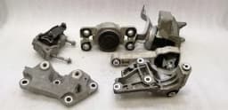 LAND ROVER LAND ROVER RANGE ROVER EVOQUE Engine Mount LR024730 Motor Mount LR030745 — thumbnail 1