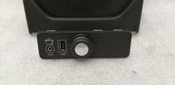 LAND ROVER LAND ROVER RANGE ROVER EVOQUE Rear Ashtray CPLA-19C166-CB Ashtray USB L538 — thumbnail 2