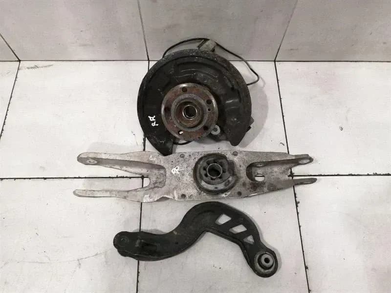MERCEDES-BENZ Mercedes A Class W176 Right Rear Hub A1763500600 Wheel Bearing Housing Rear Right