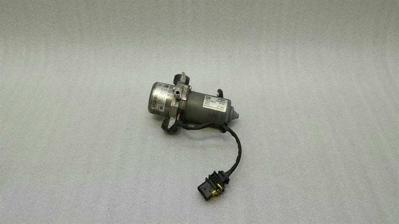MERCEDES-BENZ Mercedes C Class W205 Vacuum Pump A0004303832 Brake Vacuum Pump