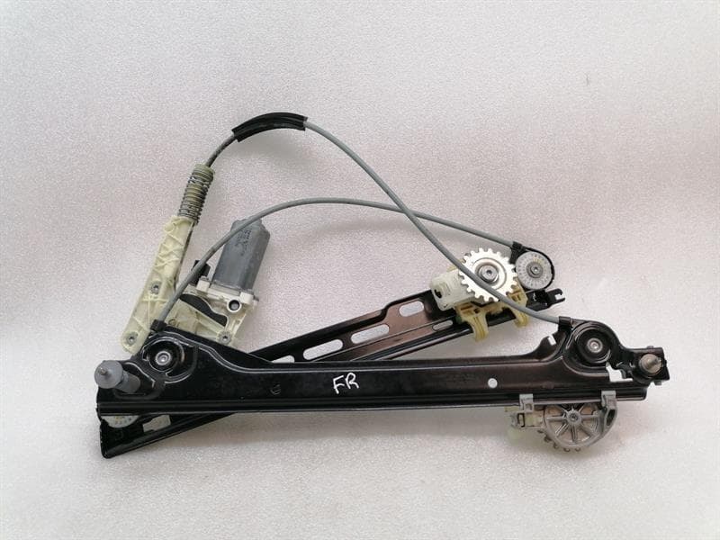 Porsche Cayman 718 Right Front Door Winder 99154207602 Front Right Window