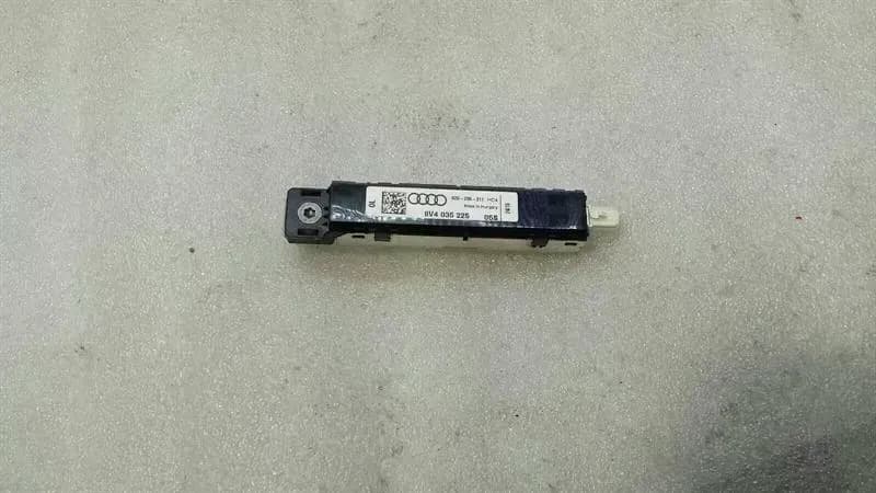 Audi S3 8V A3 Aerial / Antenna 8V4035225 Antenna Amplifier