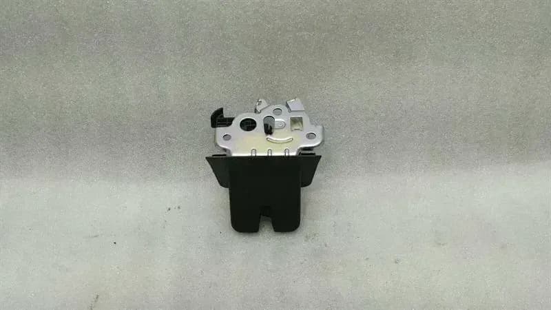 AUDI Audi S3 A3 8V Q5 8K 8X Boot Lock 8R0827505 Tailgate Lock