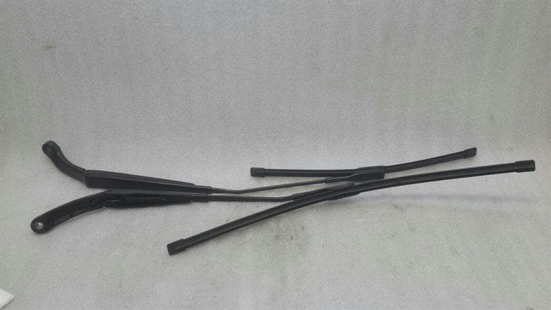 AUDI Audi S3 8V RHD wiper arm set 8V2955407B right hand drive