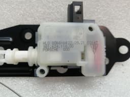 PORSCHE Porsche Boxster 718 Boot Lock 98151205304 Tailgate Lock — thumbnail 6