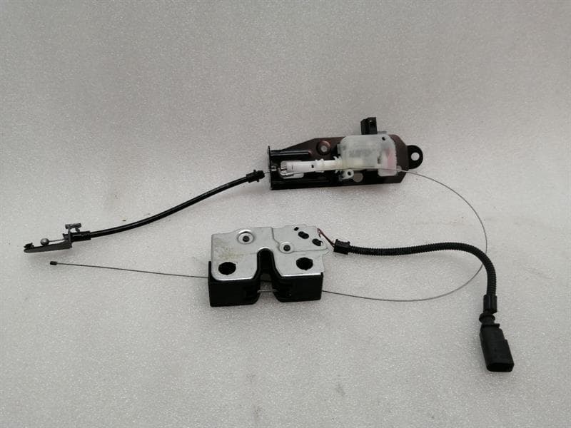 Porsche Boxster 718 Boot Lock 98151205304 Tailgate Lock