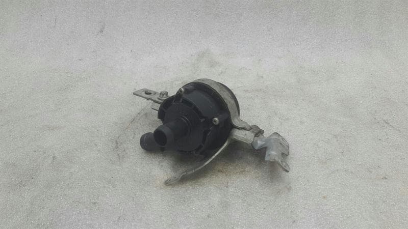 MERCEDES-BENZ Mercedes A Class W176 Additional Cooling Pump A0005000686 Coolant Pump Diesel