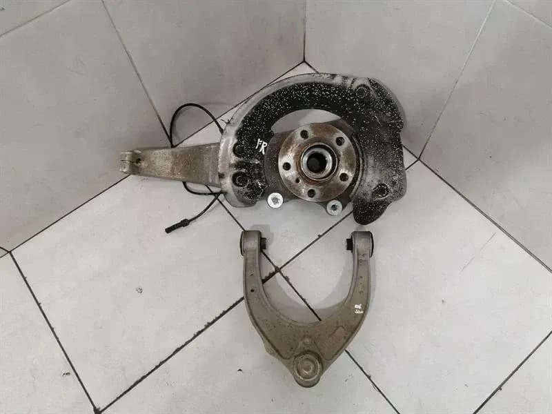 BMW BMW i8 Hybrid Right Front Hub 31216858214 Wheel Bearing Housing Front Right
