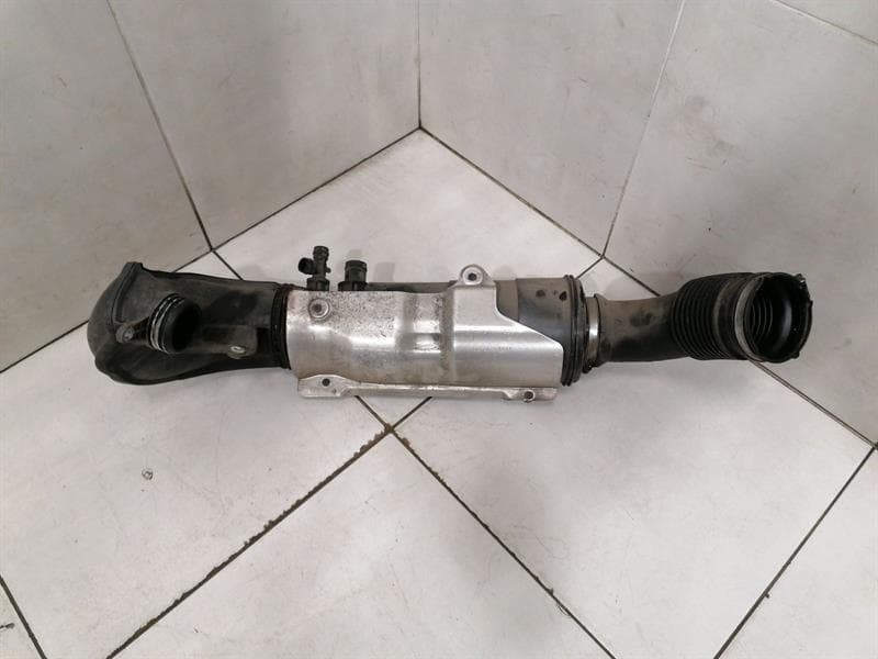 BMW BMW i8 hybrid intake pipe 13718639010 intake hose charging air