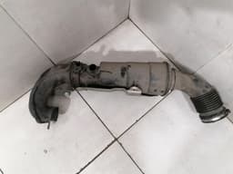 BMW BMW i8 hybrid intake pipe 13718639010 intake hose charging air — thumbnail 5