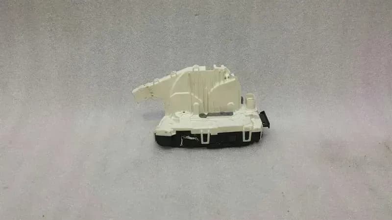 Mercedes C Class W204 Left Door Lock A2047203735 Left Door Lock
