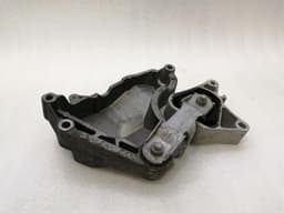 MERCEDES-BENZ Mercedes CLA W117 C117 Engine Mount A2702230002 Engine Holder — thumbnail 5
