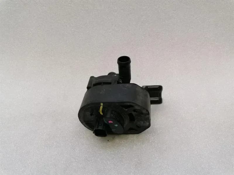 TESLA Tesla Model S 75 Additional Cooling Pump 1057235-00-F Coolant Pump Pump