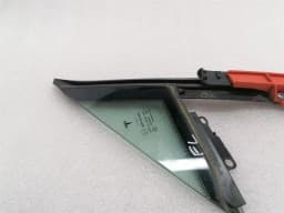 TESLA Tesla Model S 75 Left Front 1/4 Glass 6006644-00-J Door Panel 1/4 Front Left — thumbnail 9