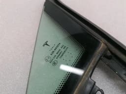 TESLA Tesla Model S 75 Left Front 1/4 Glass 6006644-00-J Door Panel 1/4 Front Left — thumbnail 4