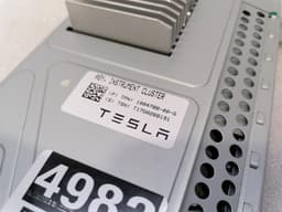 TESLA Tesla Model S 75 Instrument Cluster 1004788-00-G Speedometer Speedometer — thumbnail 3