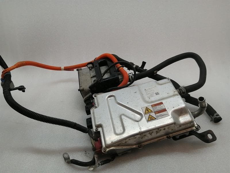 TESLA TESLA MODEL S 75 ELECTRONIC MODULE 1038901-00-H BATTERY HEATER 1028665-00-E