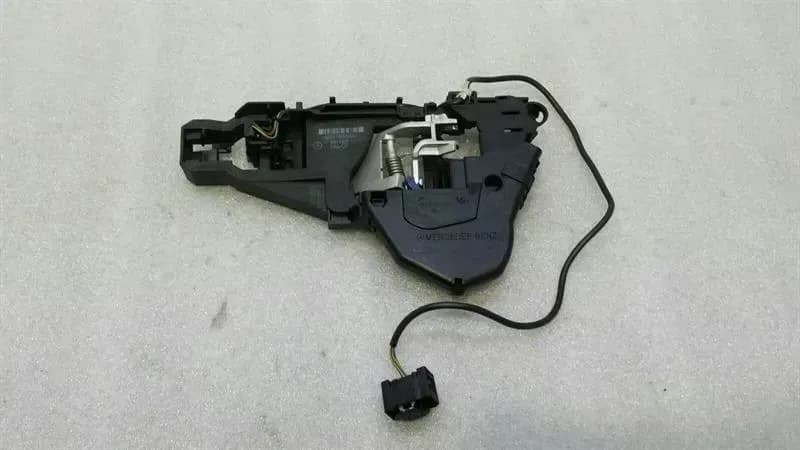 MERCEDES-BENZ Mercedes W251 FRH door handle carrier A2517602034 door handle holder front keyless GO