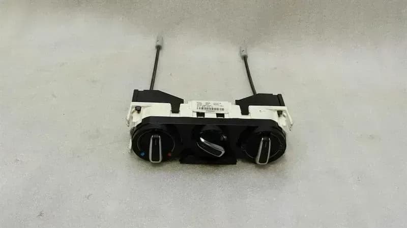 AUDI Audi A1 8X Auto Climate Control 8X0820045A Climate Control Panel